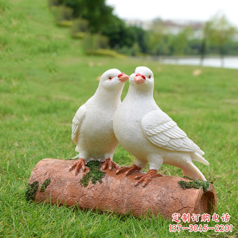 大学头顶和平鸽雕塑