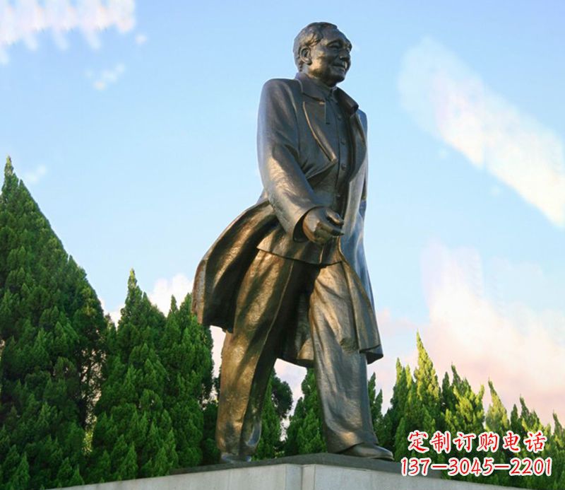 邓小平广场伟人铜雕