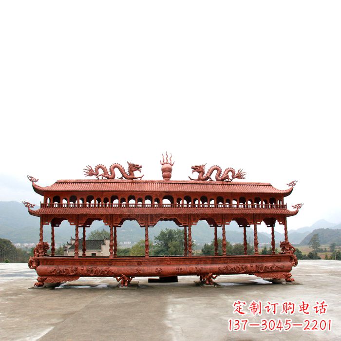 底部雕龙的铜香炉