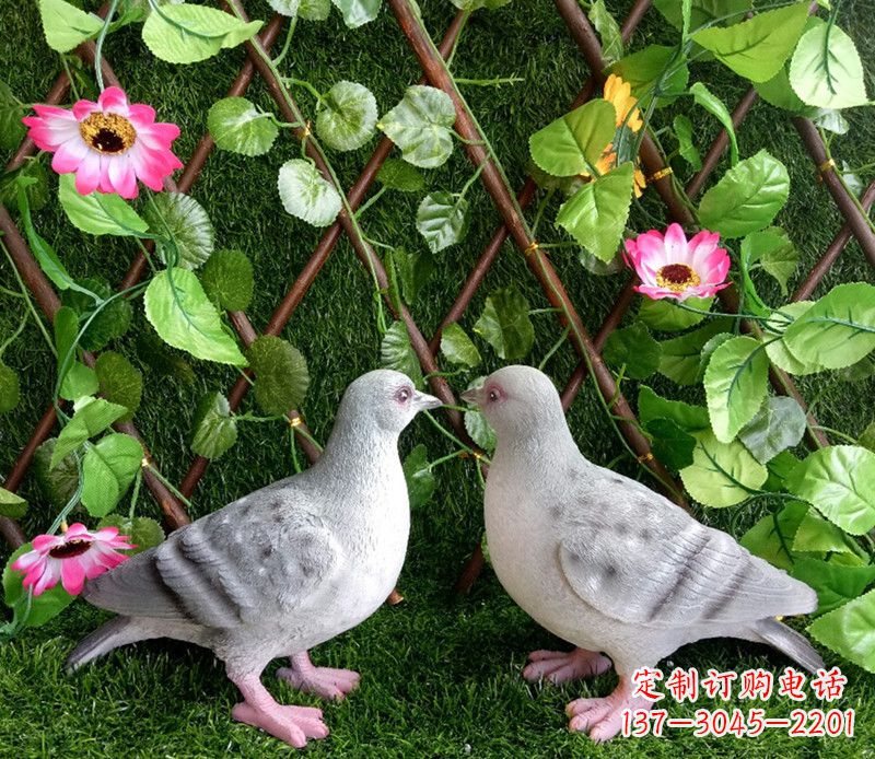 雕塑小女孩一只手拿书一手和平鸽