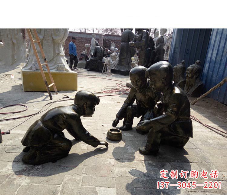 斗蛐蛐的儿童铜雕