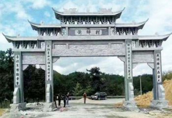 村庄三门石牌坊石雕的内容。