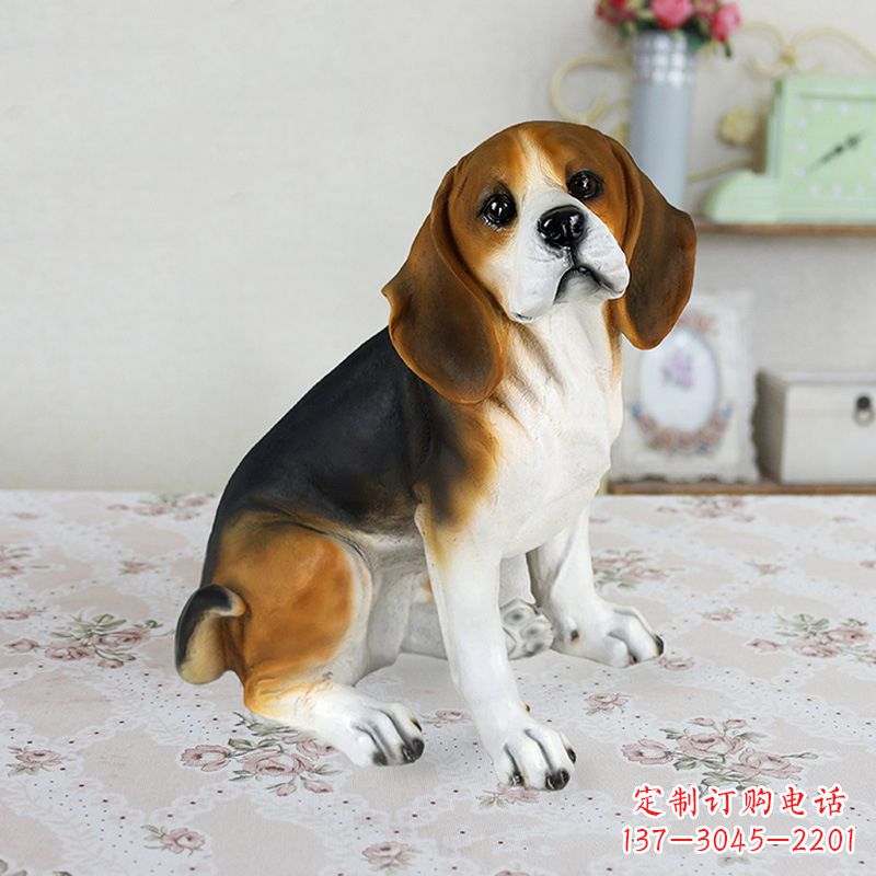 蹲姿仿真比格犬树脂工艺品,别墅家居装饰玻璃钢小狗雕塑