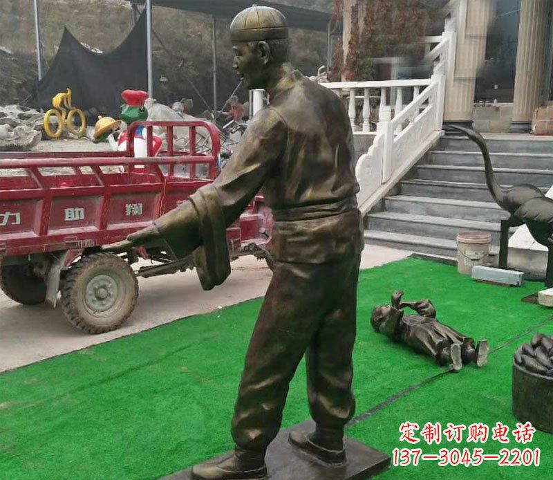 饭馆门口小二人物仿铜玻璃钢雕塑