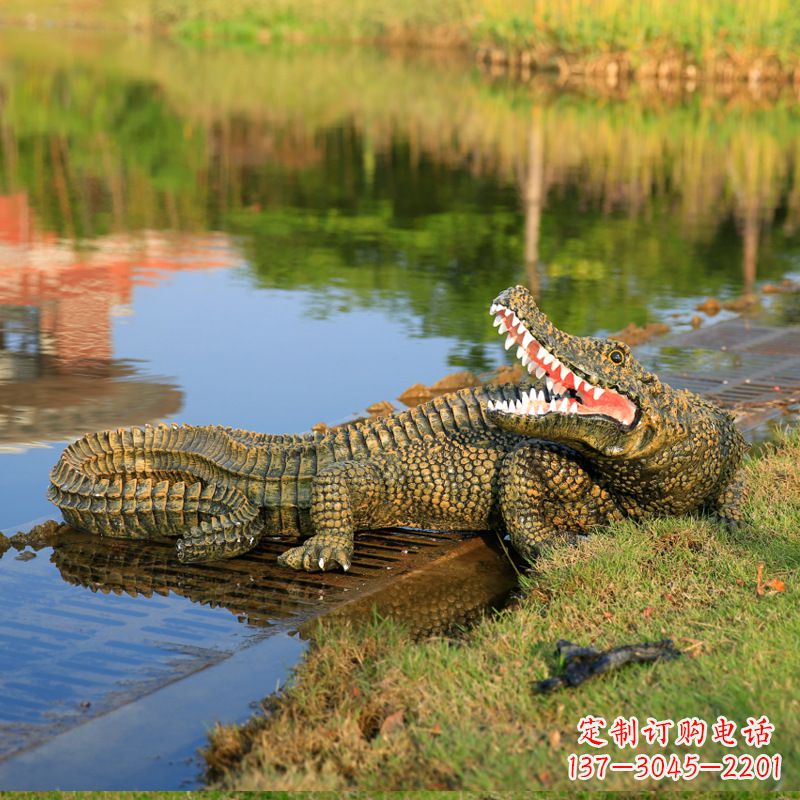 仿真鳄鱼雕塑湿地公园水塘水景动物摆件