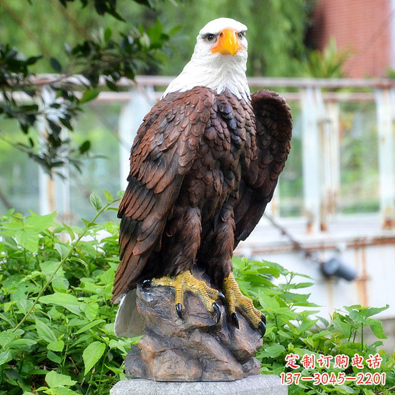 仿真老鹰雕塑