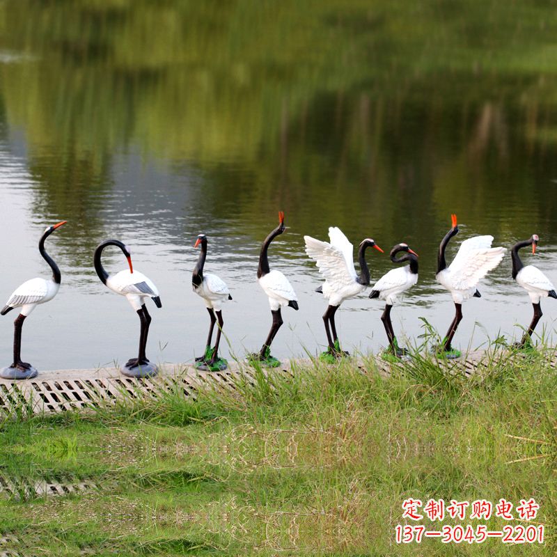仿真仙鹤玻璃钢水景雕塑摆件-公园水池水塘琥珀动物雕塑