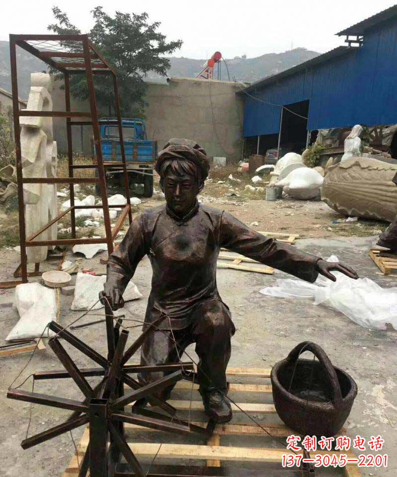 纺织人物铜雕1
