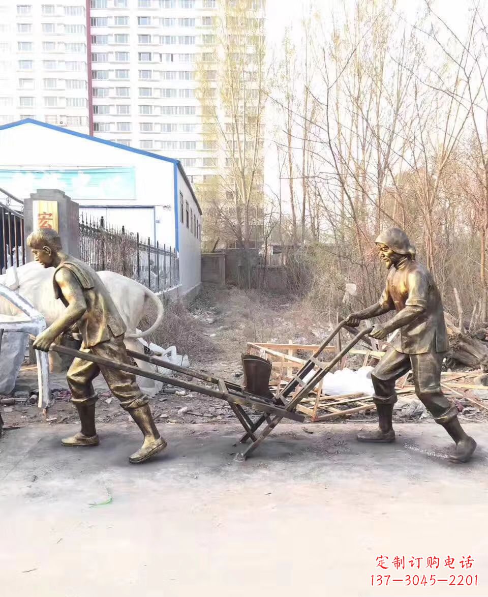耕犁人物铜雕