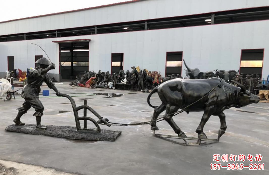 耕犁人物铜雕塑