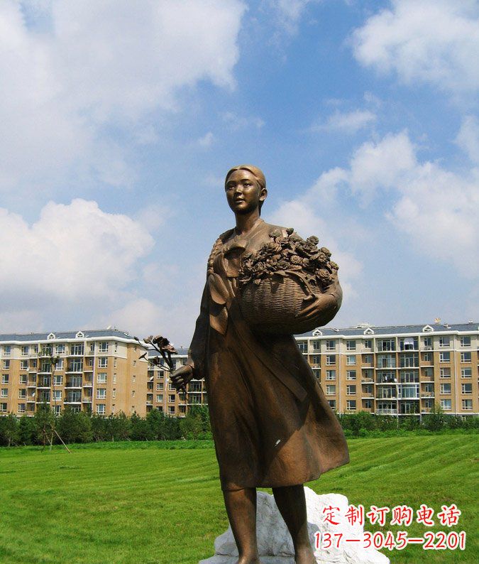 公园抱着花篮的少数民族女孩人物铜雕