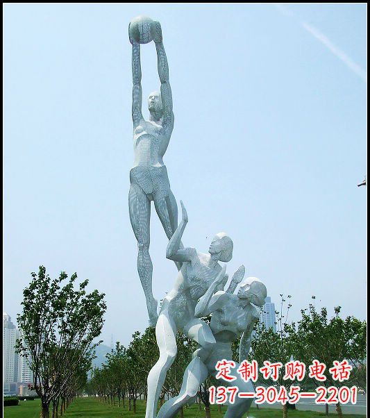 公园不锈钢打篮球的人物雕塑