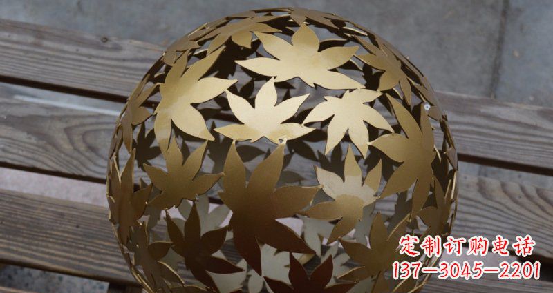 公园不锈钢枫叶镂空球雕塑 (2)