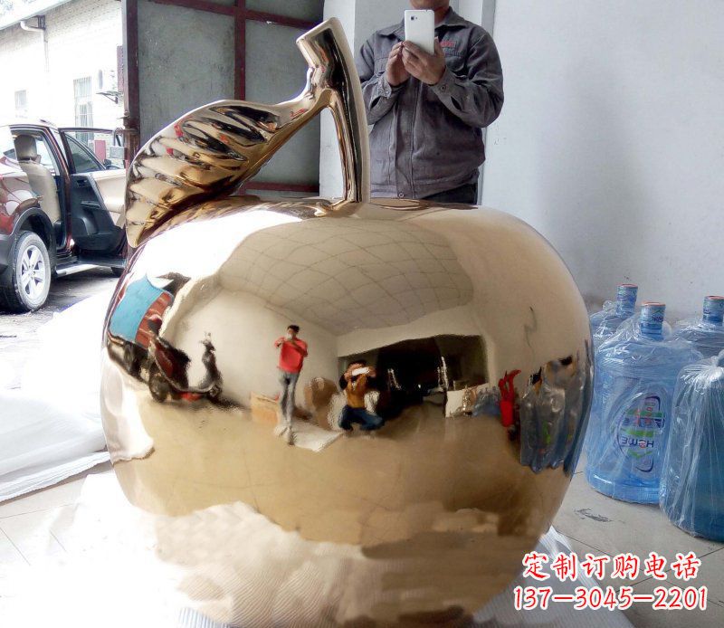 精美的不锈钢镜面苹果雕塑 精美的不锈钢镜面苹果雕塑