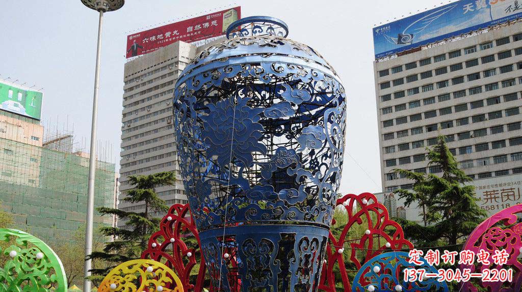 公园不锈钢镂空大花瓶景观雕塑1
