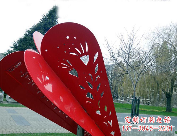 公园不锈钢镂空心形景观雕塑