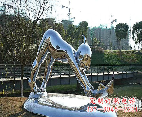 公园不锈钢拿折纸小船人物雕塑