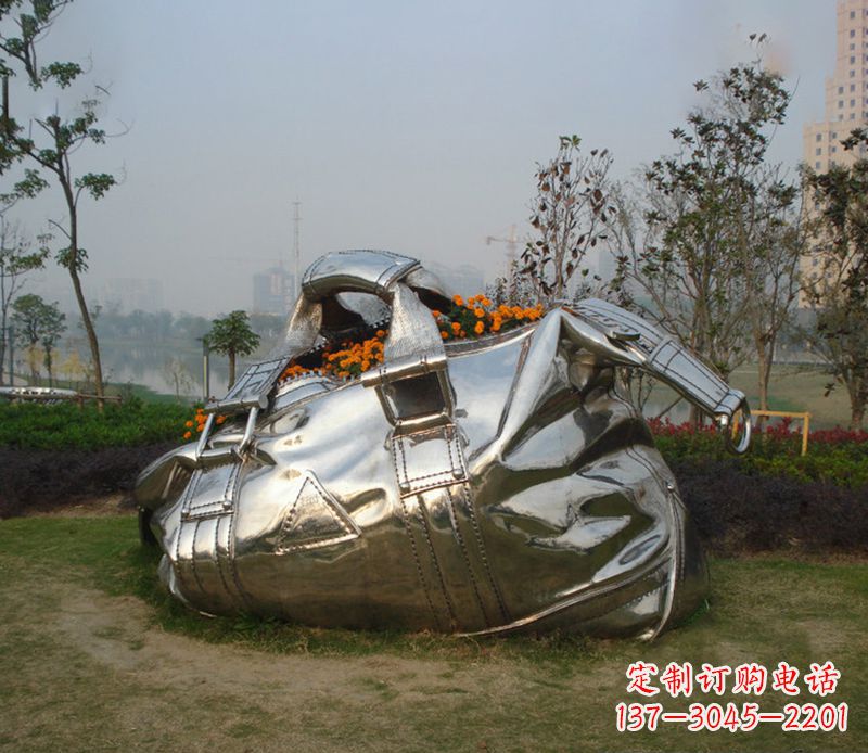不锈钢手提包雕塑--传承经典,拥有独特之美 不锈钢手提包雕塑--传承经典,拥有独特之美
