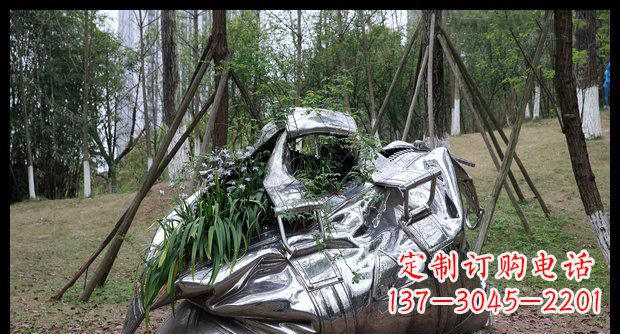 公园不锈钢手提包造型雕塑