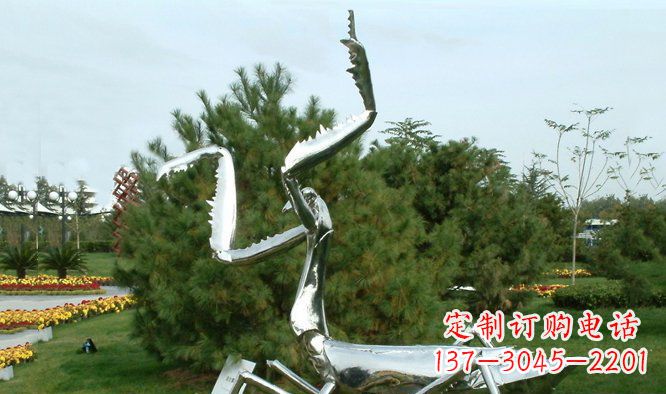 公园不锈钢螳螂雕塑