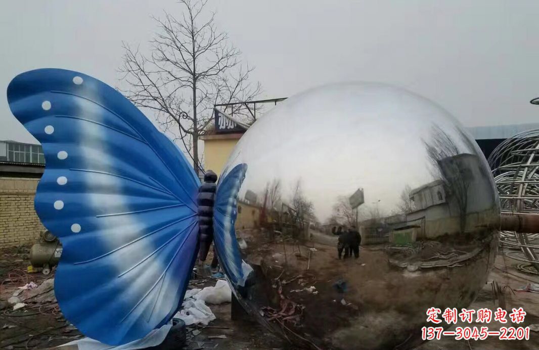 公园不锈钢圆球和蝴蝶景观雕塑