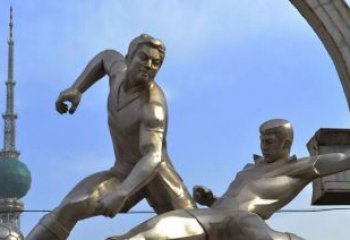 高品质大型不锈钢足球人物雕塑