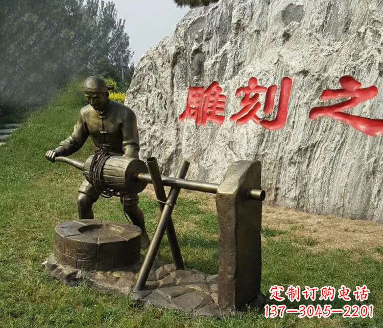 公园打水的人物铜雕