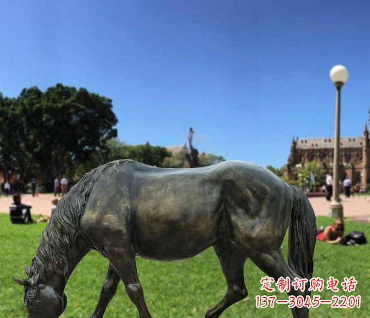 公园低头马玻璃钢仿铜动物雕塑