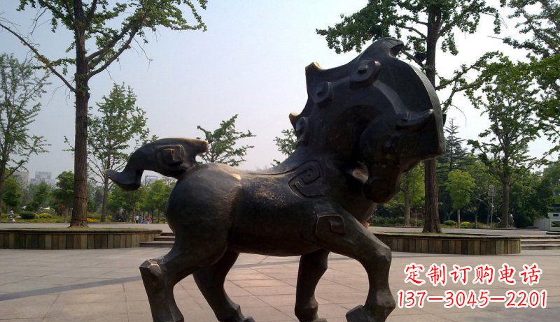 公园低头的抽象小马动物铜雕