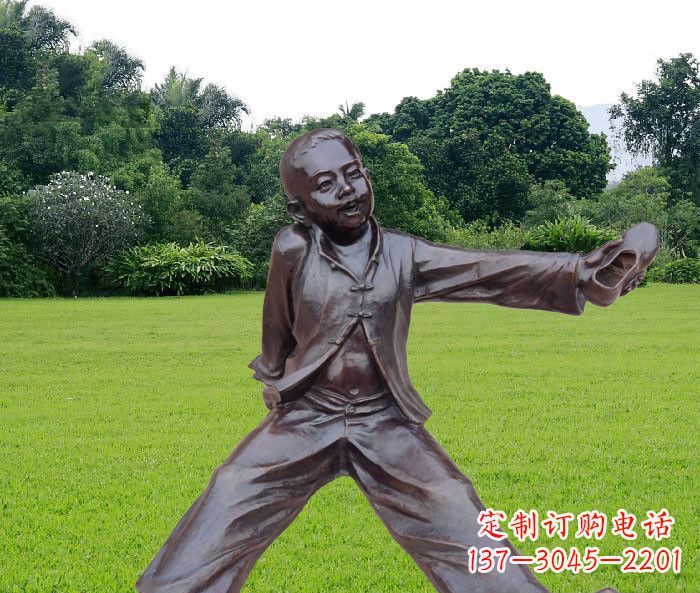 公园斗鸡儿童铜雕