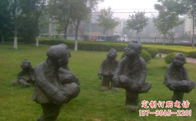 中领雕塑为您打造精美的儿童斗鸡雕塑 中领雕塑为您打造精美的儿童斗鸡雕塑