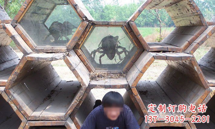 公园蜂巢里的蜜蜂动物铜雕