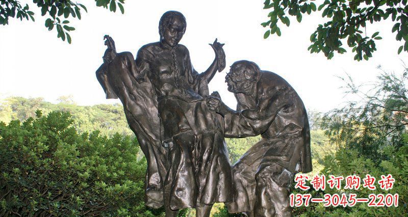 公园给孙女缝衣服的老奶奶小品铜雕
