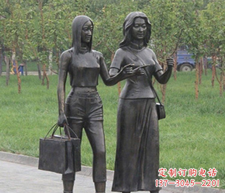 公园逛街女性人物铜雕塑