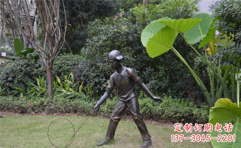 铜雕“小男孩滚铁环” 铜雕“小男孩滚铁环”