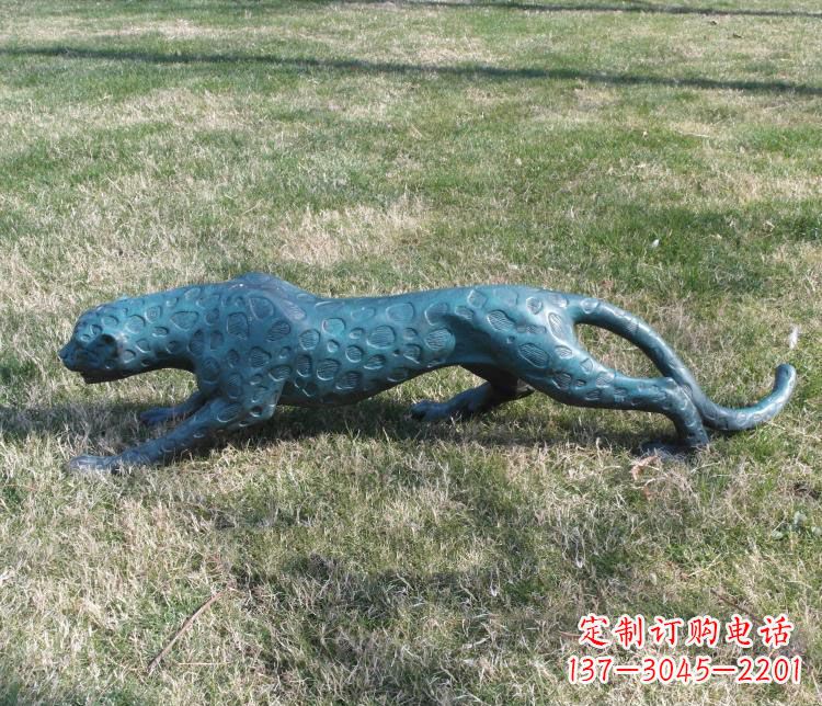 公园金钱豹铜雕