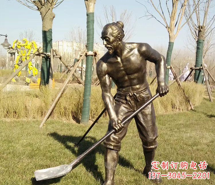 公园景观锄草的农民铜雕摆件