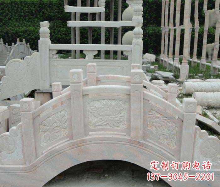 公园景观晚霞红石拱桥