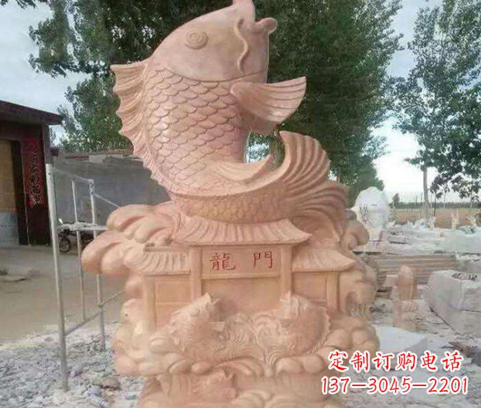 公园景观晚霞红石雕鱼喷泉 (2)