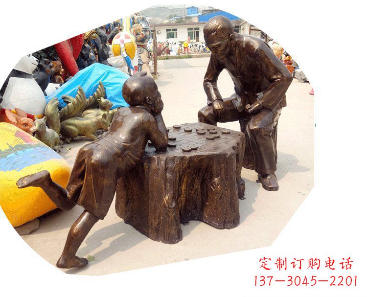 公园景观下象棋情景玻璃钢仿铜人物雕塑