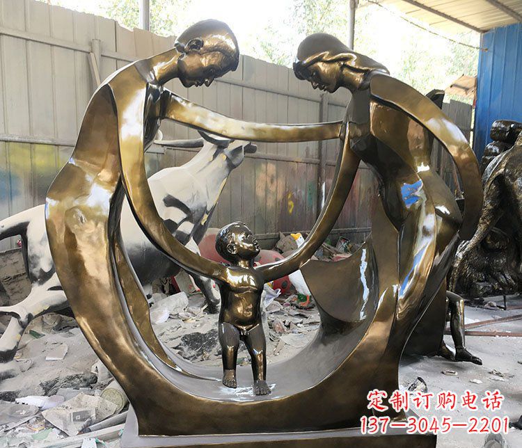 公园景观幸福的一家三口玻璃钢仿铜雕塑