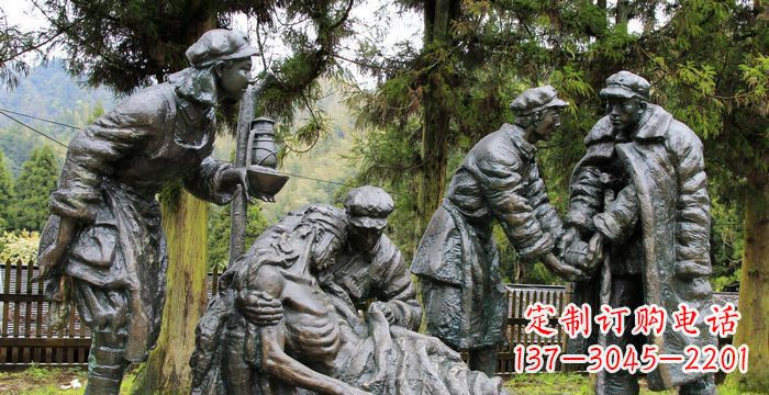 公园救人的红军小品铜雕