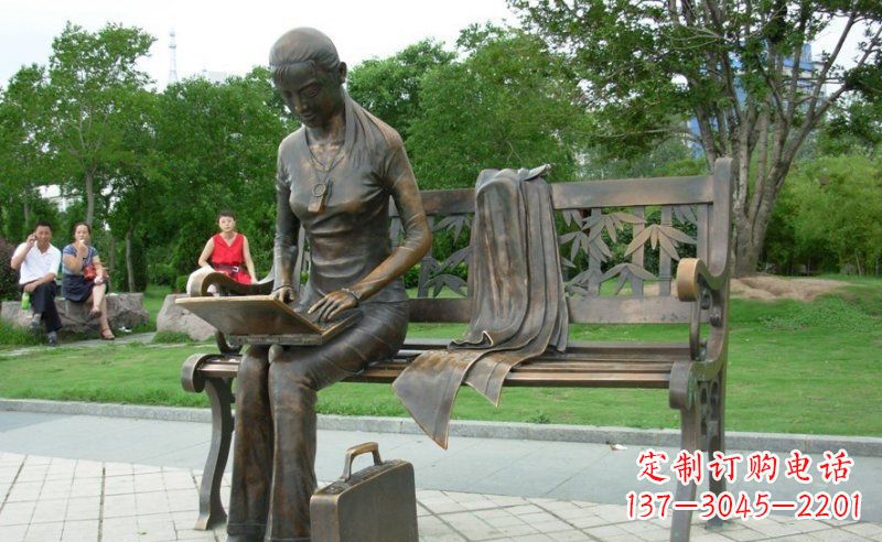 把童真雕刻在铜雕中——女孩雕塑 把童真雕刻在铜雕中——女孩雕塑
