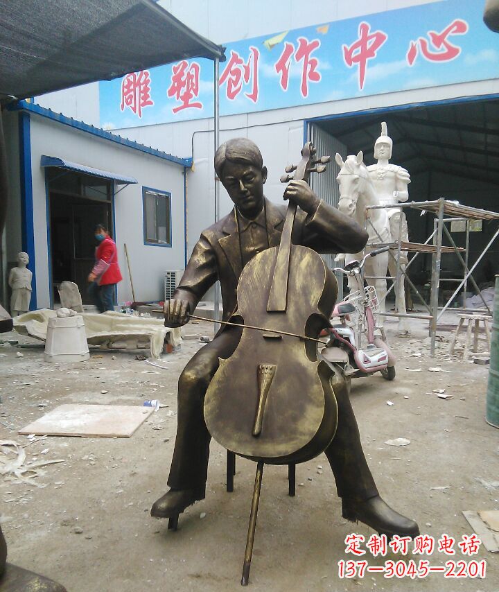 公园拉大提琴的人物铜雕