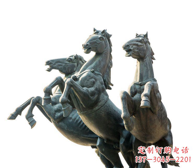 公园立着的马铜雕