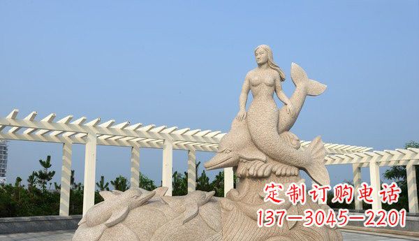 公园美人鱼和海豚石雕