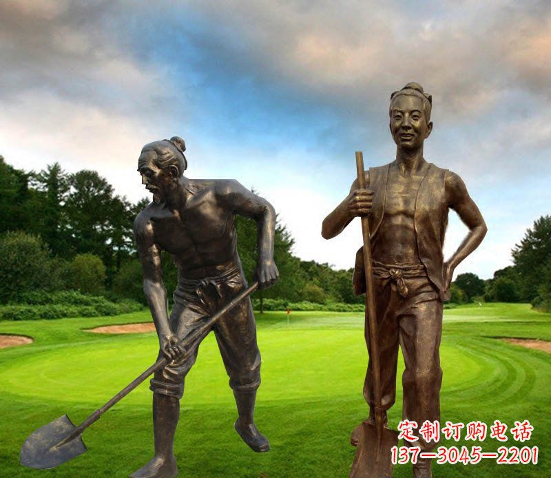 公园拿铁锹锄地的人物铜雕