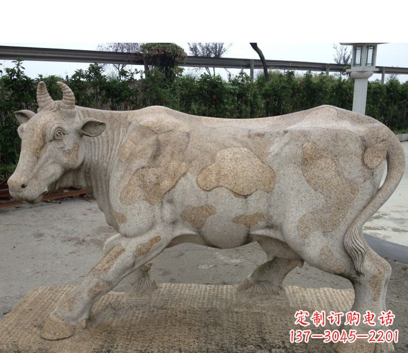 公园奶牛石雕