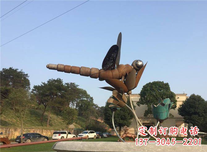 公园蜻蜓和花朵景观铜雕