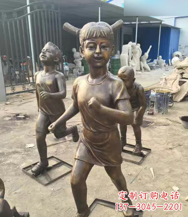 铜雕童年小狗陪伴儿童奔跑的时光 铜雕童年小狗陪伴儿童奔跑的时光